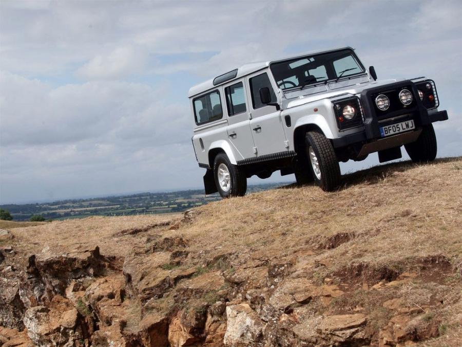  Land Rover Defender Silver Limited Edition 2005 года  (фото 2 из 8)